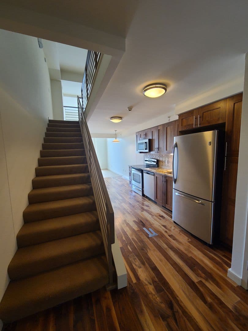 White Plains Apartment: 6 City Place