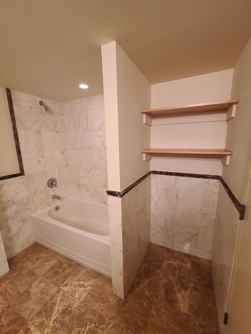 White Plains Apartment: 6 City Place