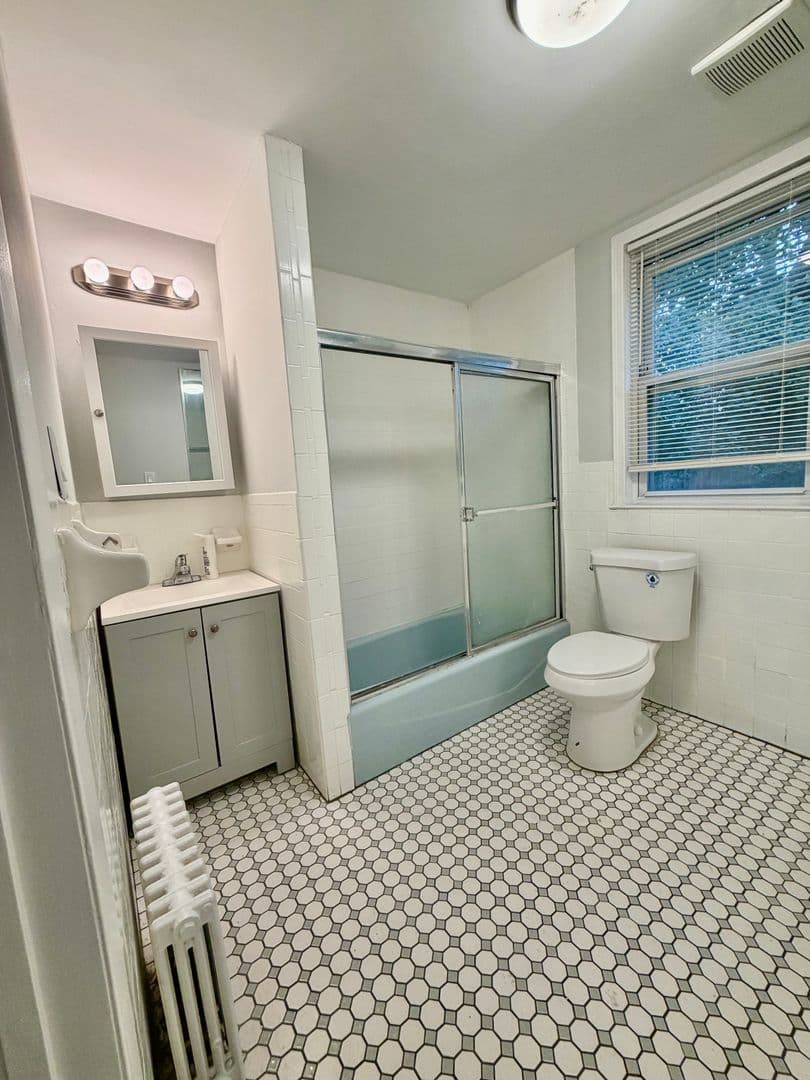 Mount Vernon Apartment: 251 S 5th Ave