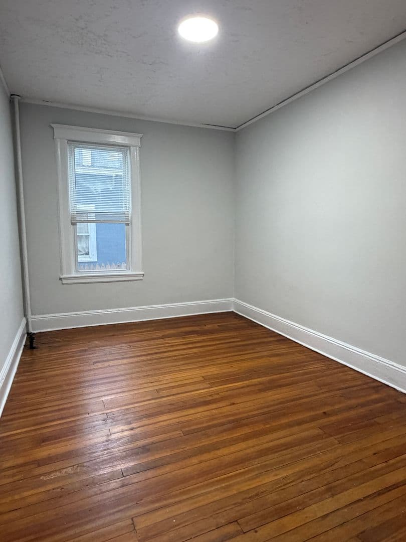 Mount Vernon Apartment: 251 S 5th Ave