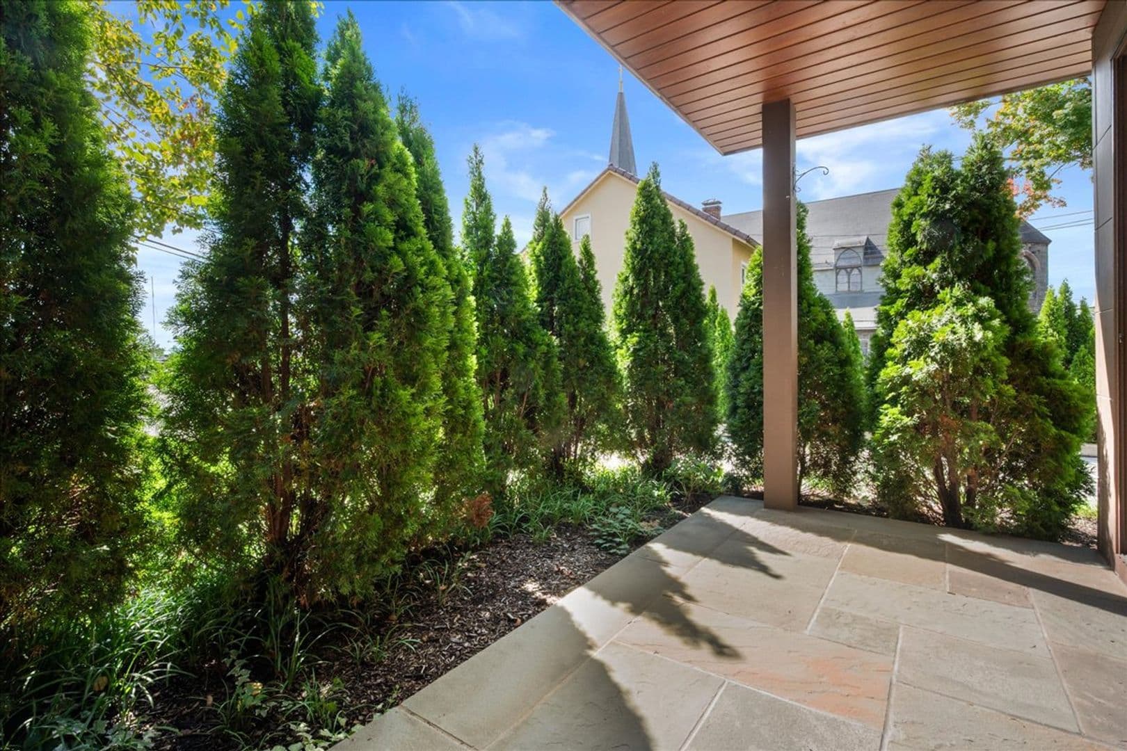 Mamaroneck Apartment: 422 E Boston Post Road