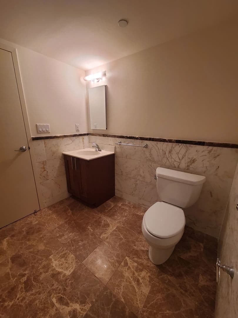 White Plains Apartment: 6 City Place