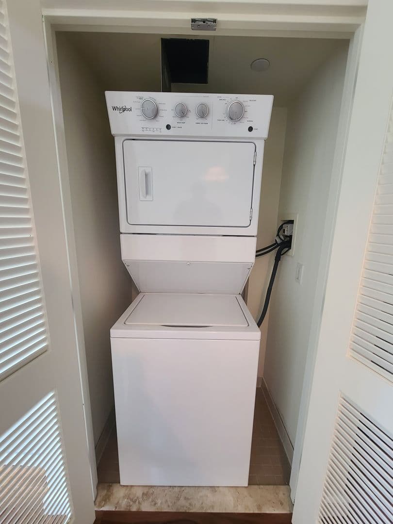 White Plains Apartment: 6 City Place