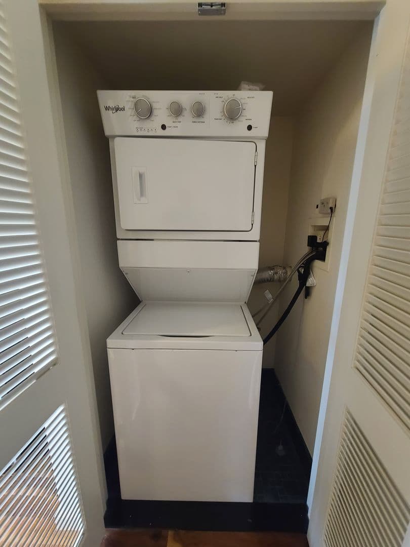 White Plains Apartment: 6 City Place