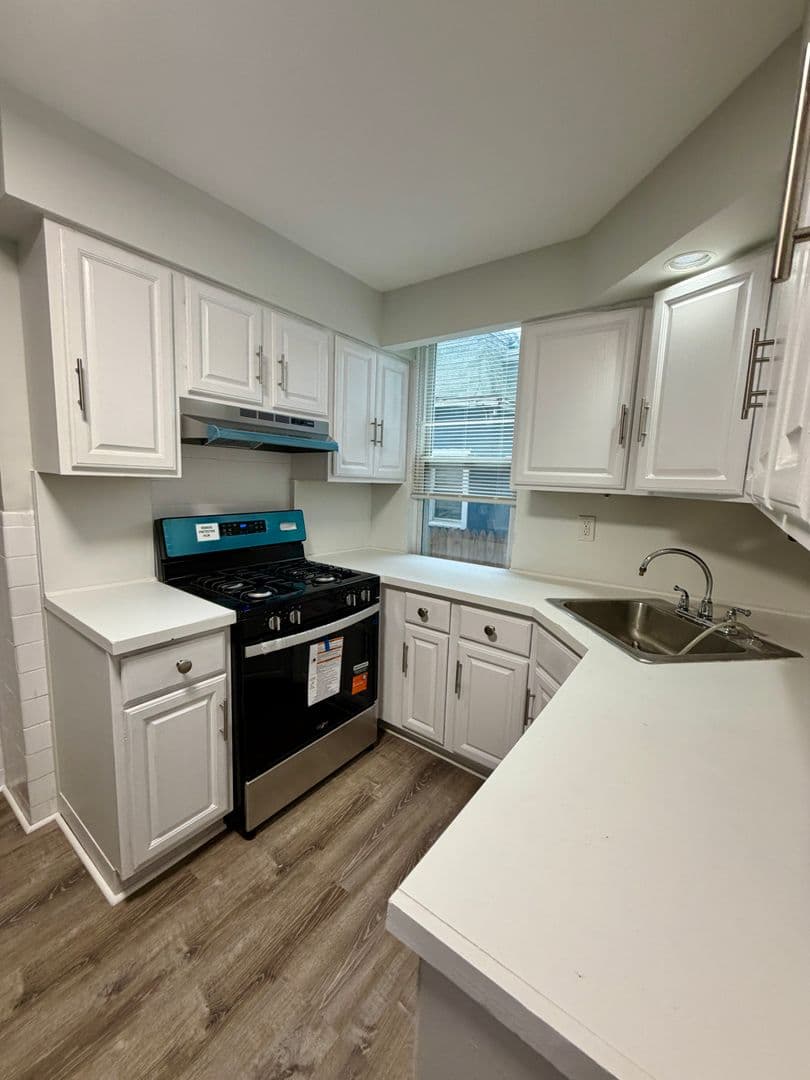 Mount Vernon Apartment: 251 S 5th Ave
