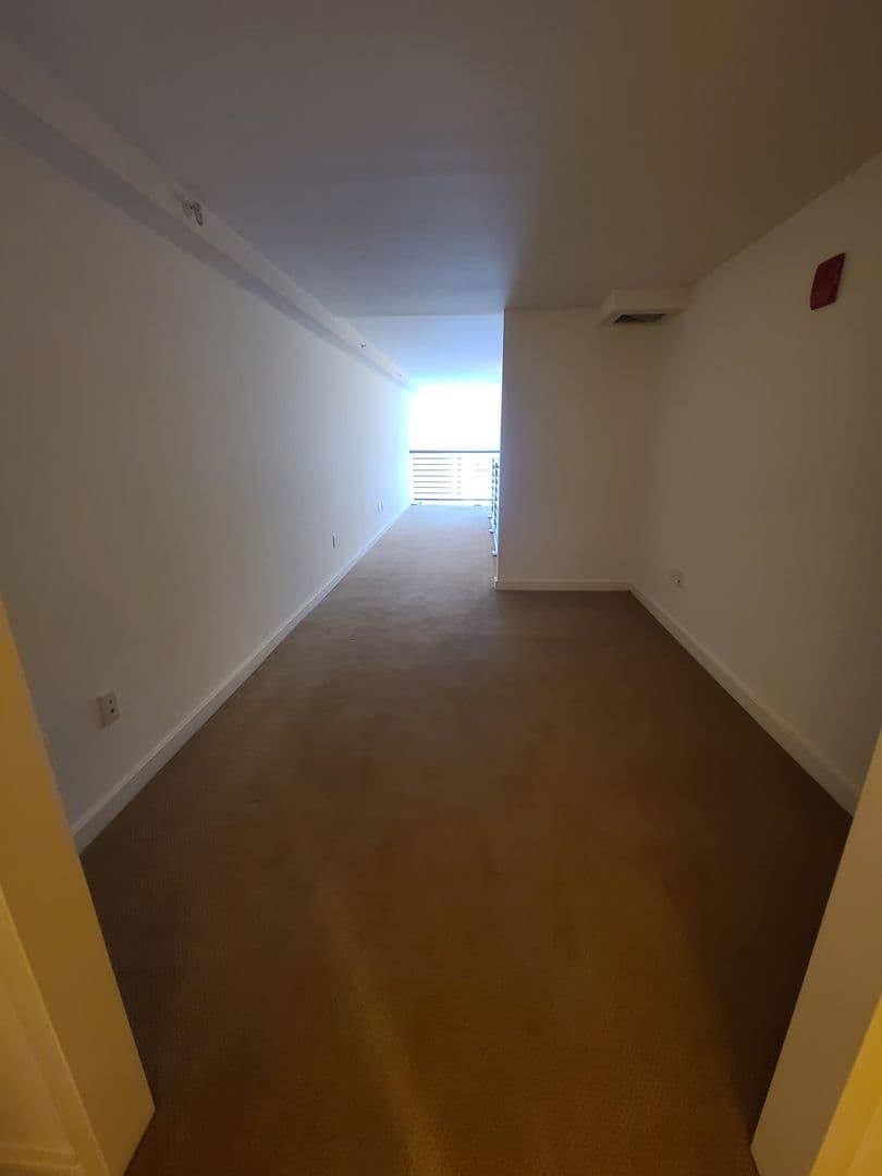 White Plains Apartment: 6 City Place
