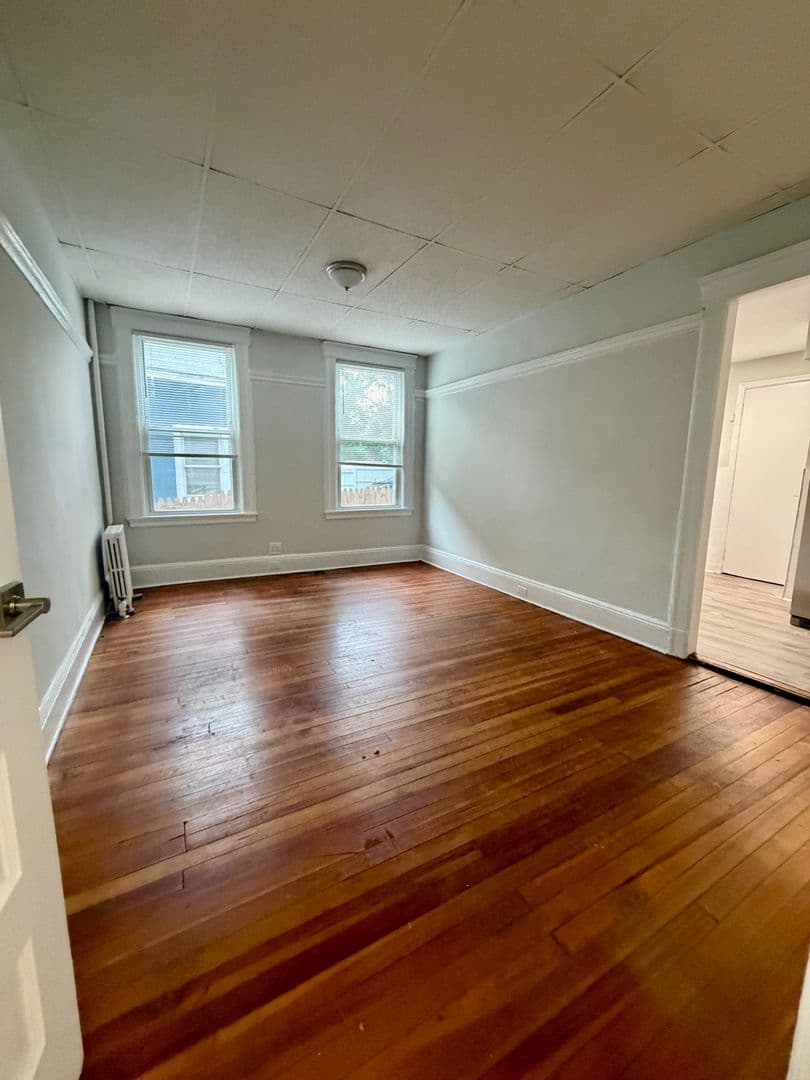 Mount Vernon Apartment: 251 S 5th Ave