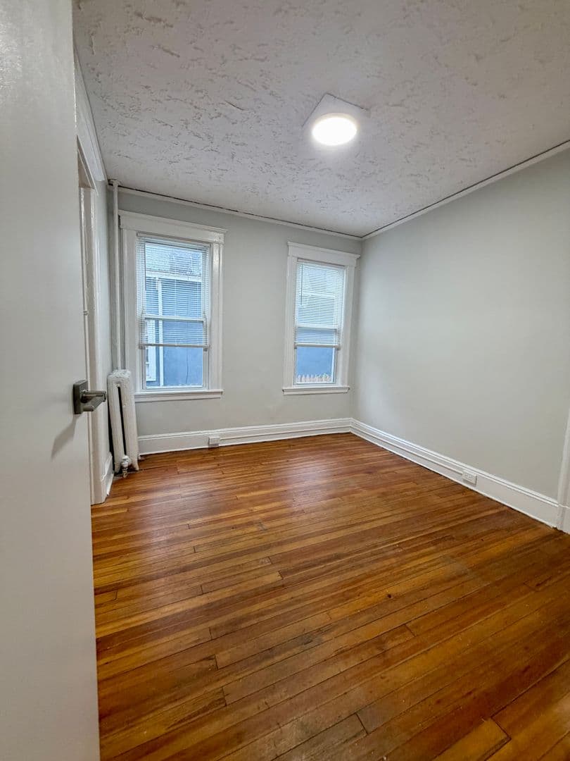 Mount Vernon Apartment: 251 S 5th Ave