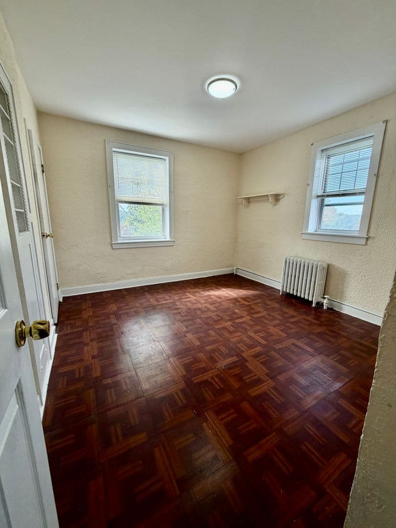 White Plains Apartment: 208 North Kensico Ave - Residential