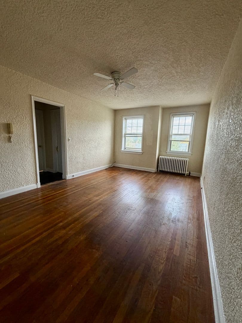 White Plains Apartment: 208 North Kensico Ave - Residential
