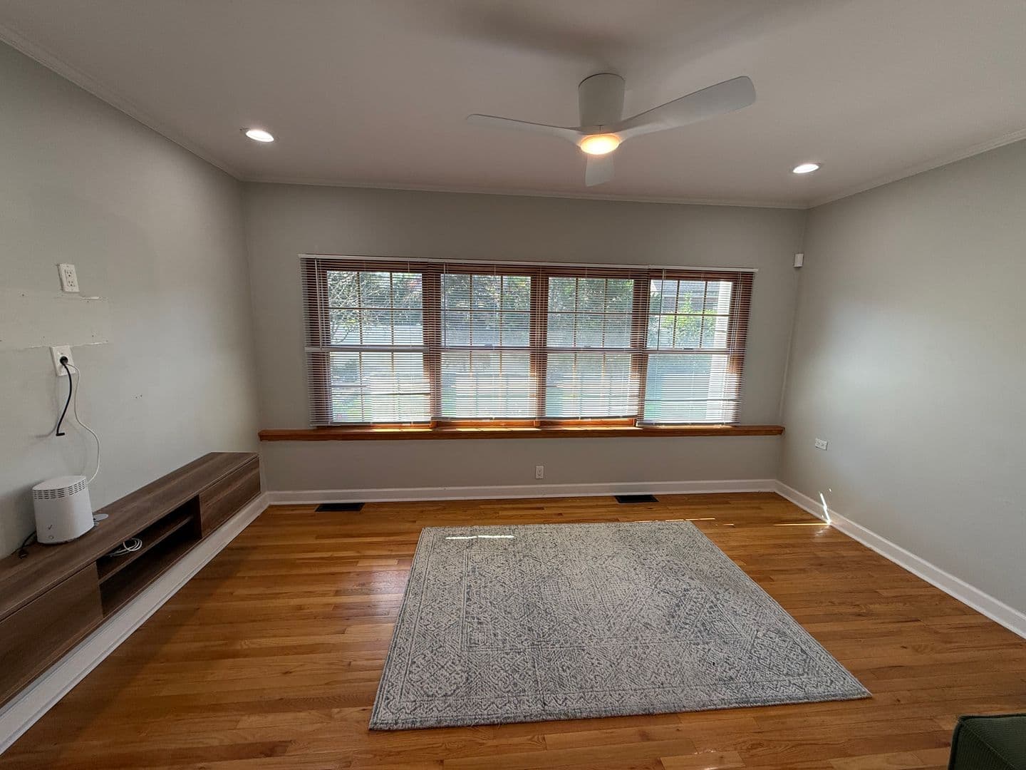Valley Stream House: 5 Woodland Rd