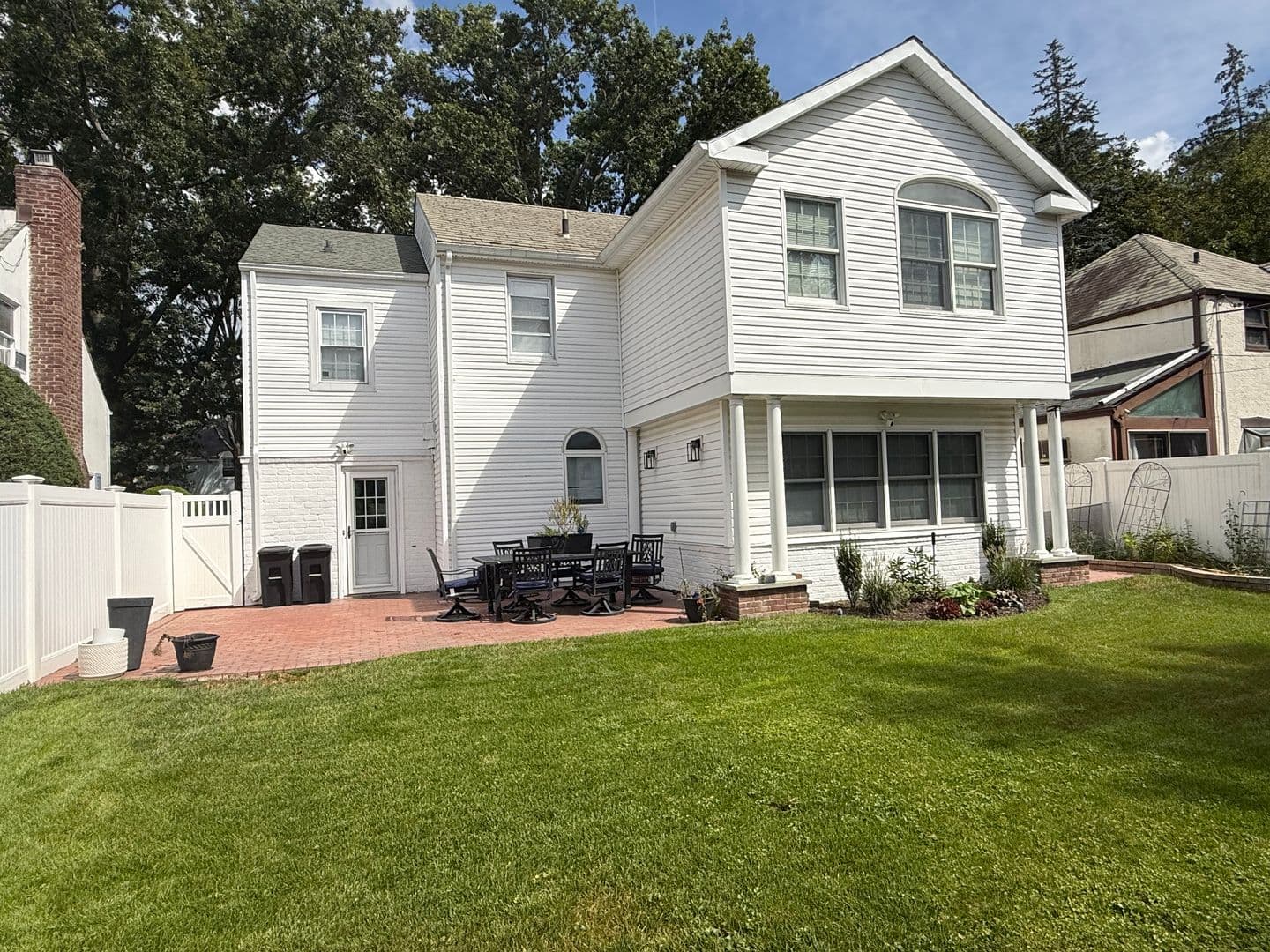 Valley Stream House: 5 Woodland Rd