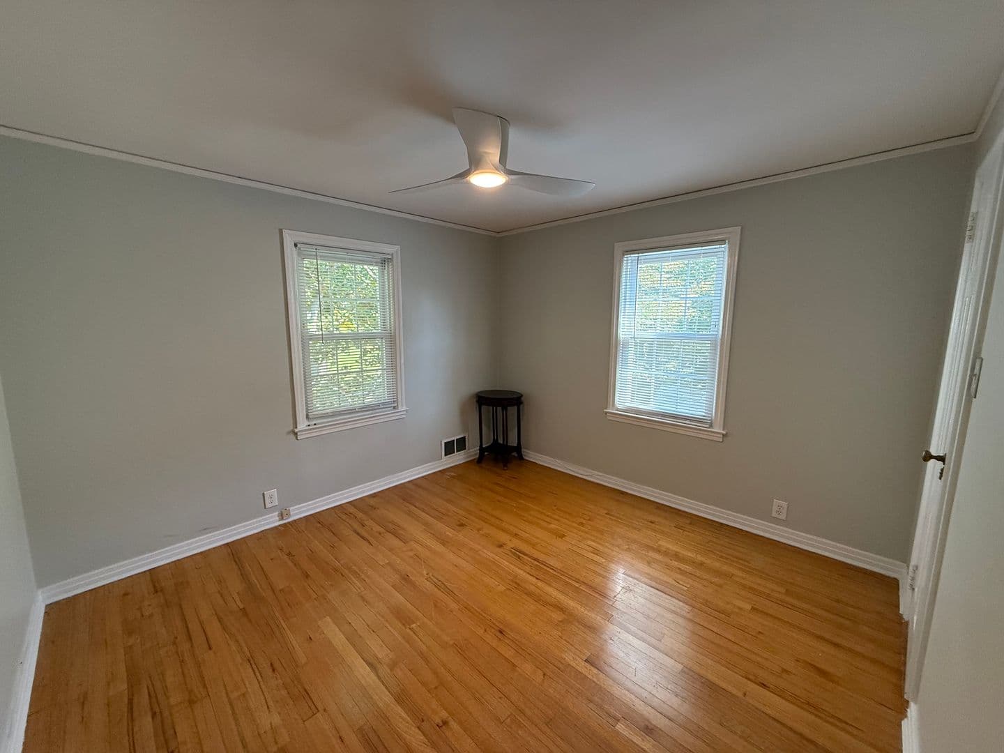 Valley Stream House: 5 Woodland Rd