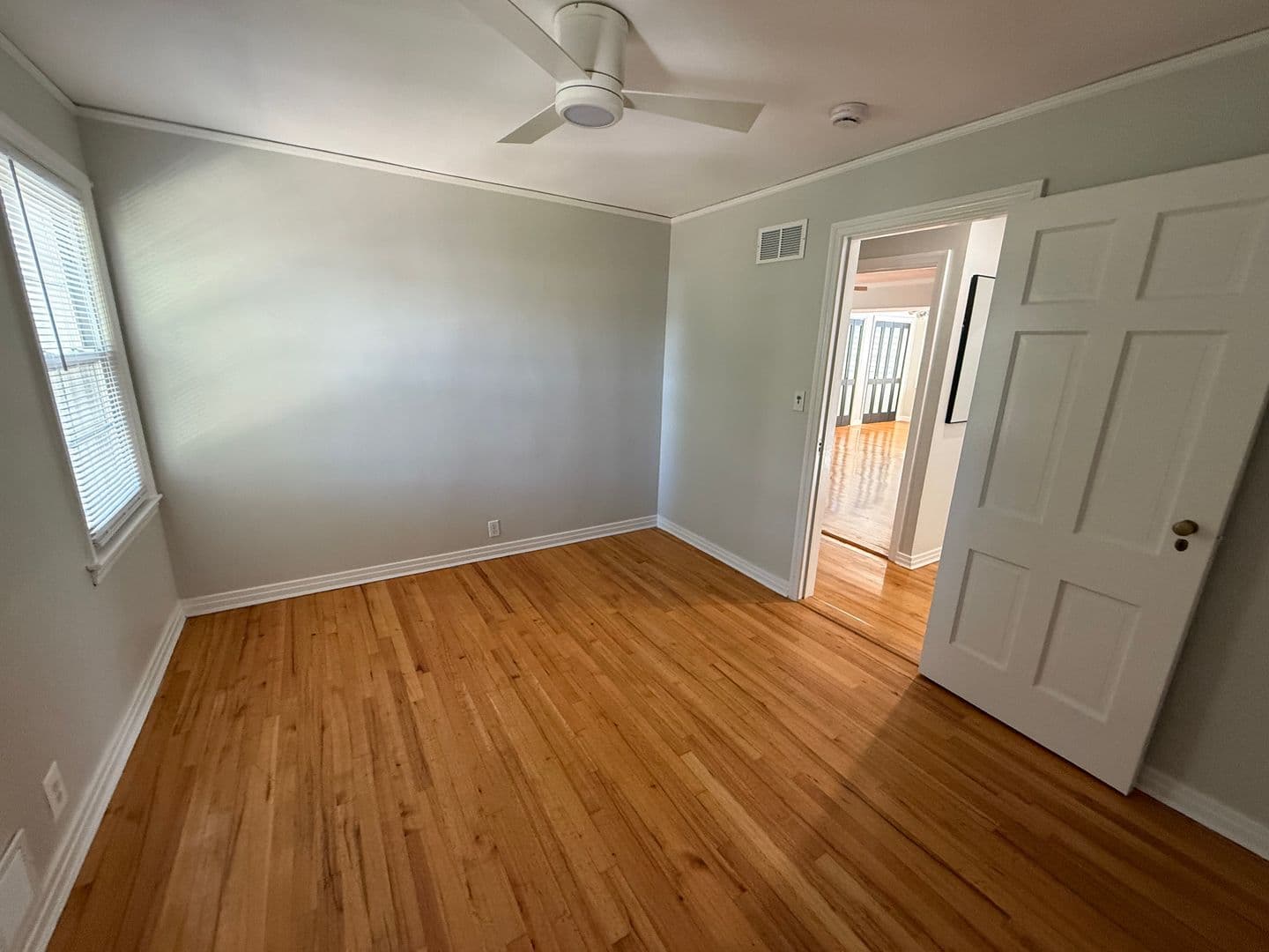Valley Stream House: 5 Woodland Rd