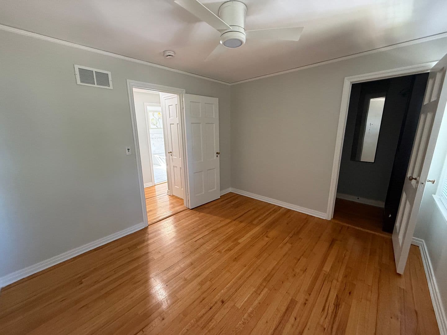Valley Stream House: 5 Woodland Rd
