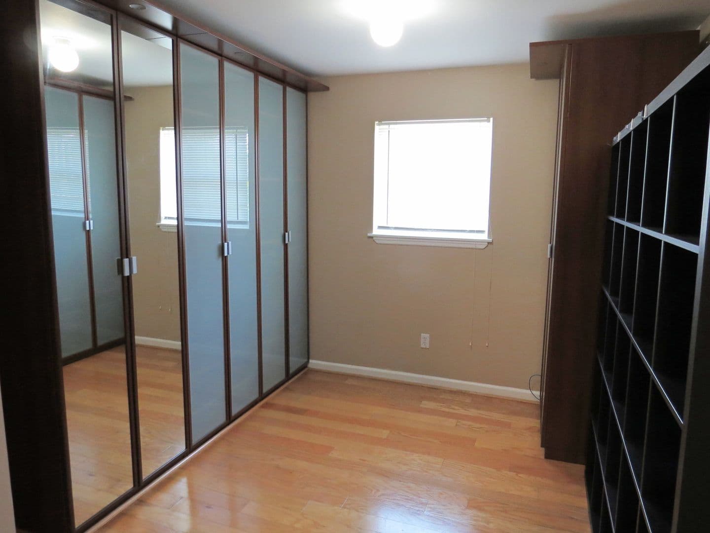 Dix Hills House: 25 Dickens Avenue