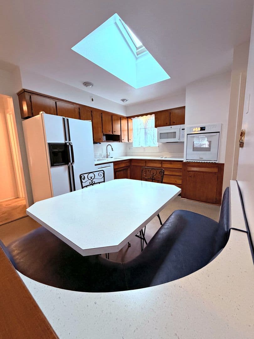 Deer Park House: 4 Westwood Ave