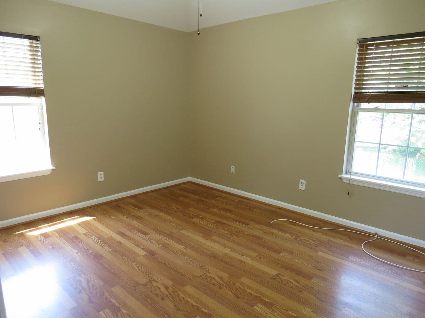 Dix Hills House: 25 Dickens Avenue