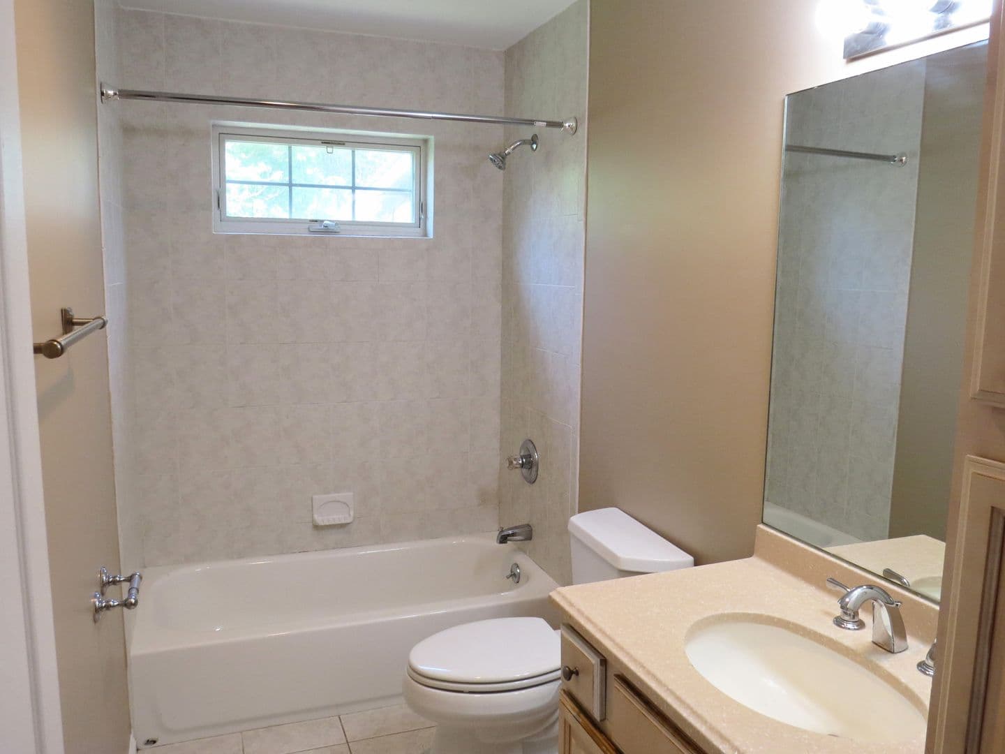 Dix Hills House: 25 Dickens Avenue