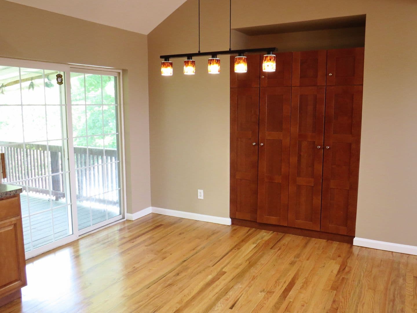 Dix Hills House: 25 Dickens Avenue