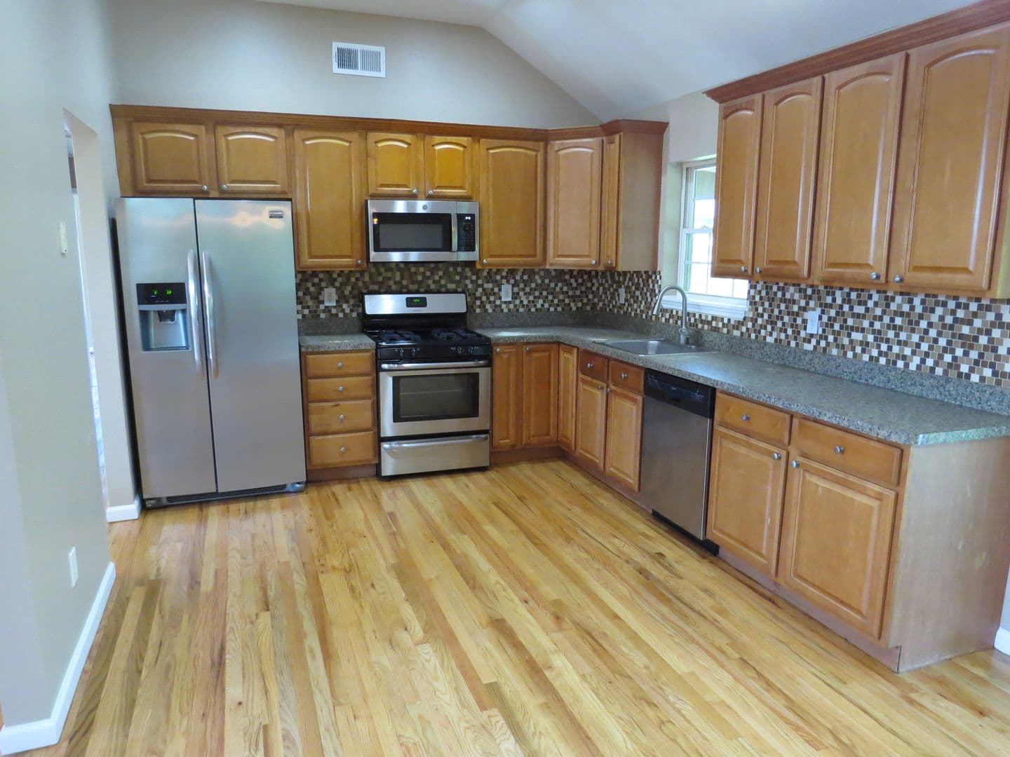 Dix Hills House: 25 Dickens Avenue