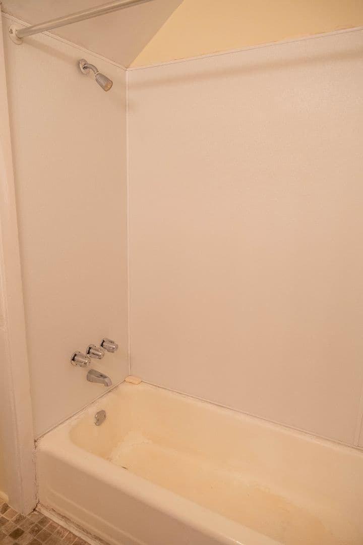 Schenectady Apartment: 1030 Eastern Avenue