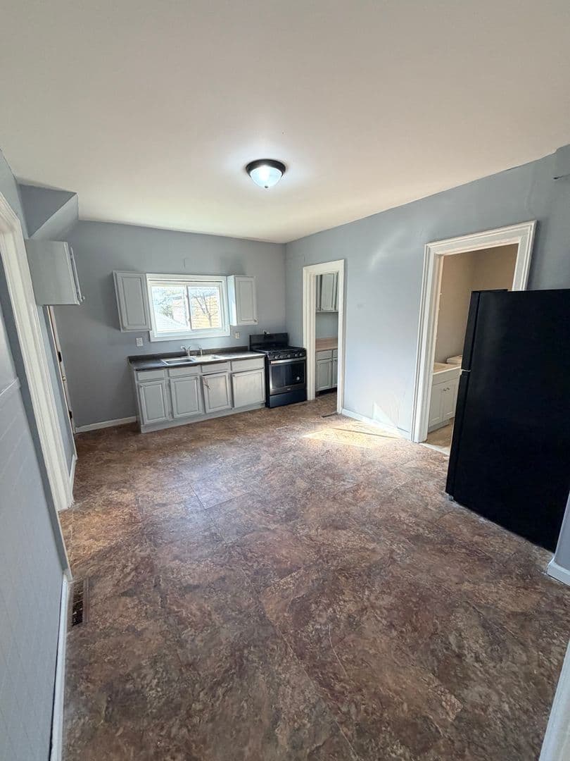 Syracuse Apartment: 1321 N State Street