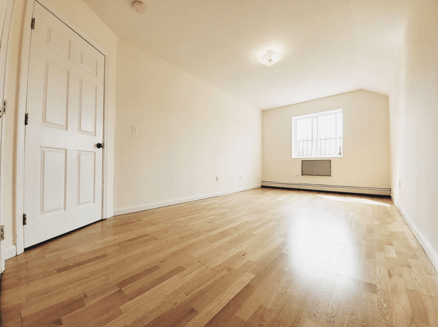 Bronx Apartment: 3941 Laconia Avenue