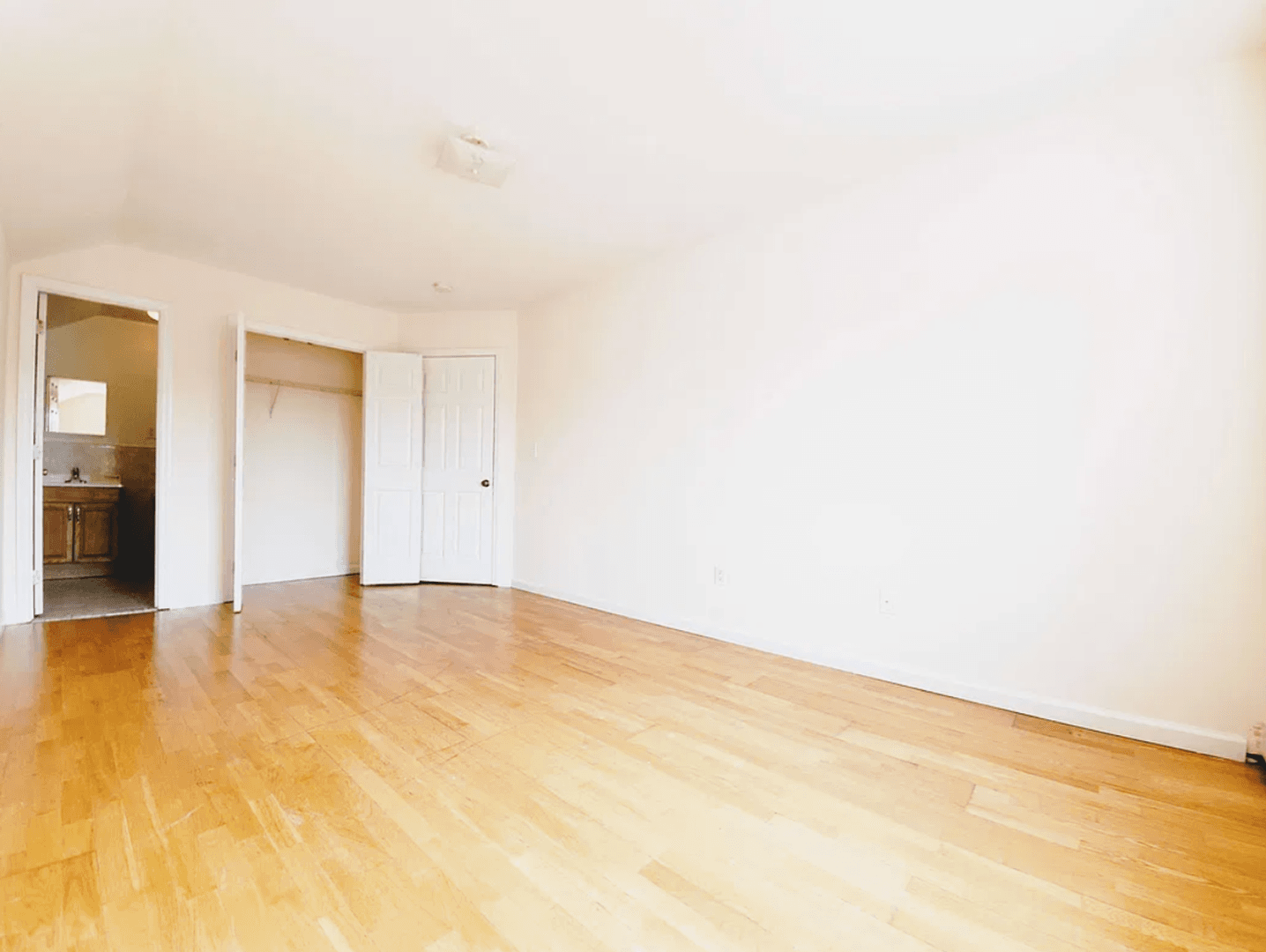 Bronx Apartment: 3941 Laconia Avenue