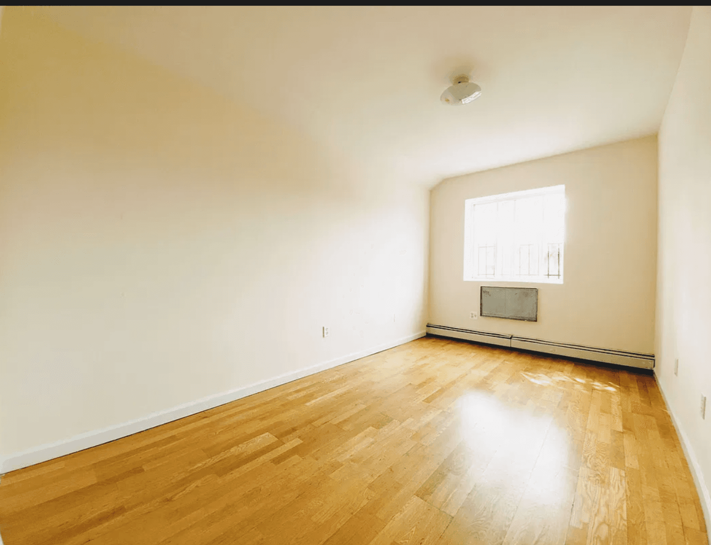 Bronx Apartment: 3941 Laconia Avenue