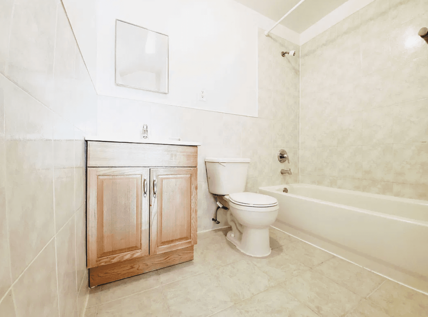 Bronx Apartment: 3941 Laconia Avenue