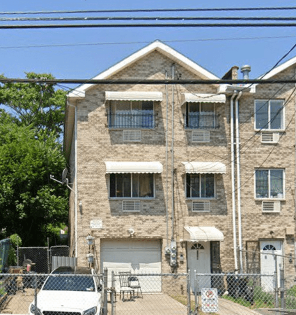 Bronx Apartment: 3941 Laconia Avenue