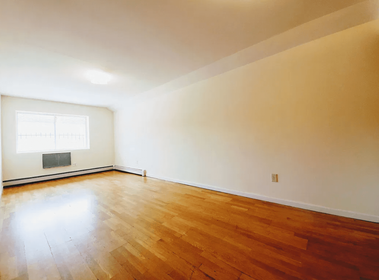 Bronx Apartment: 3941 Laconia Avenue