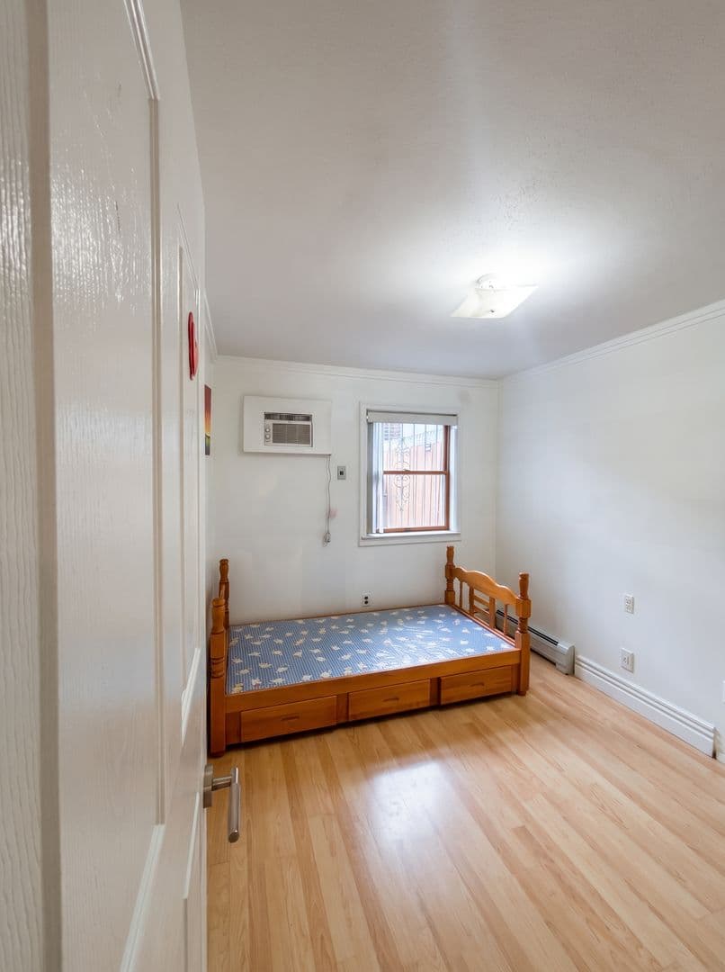 Brooklyn Apartment: 1031 41st St