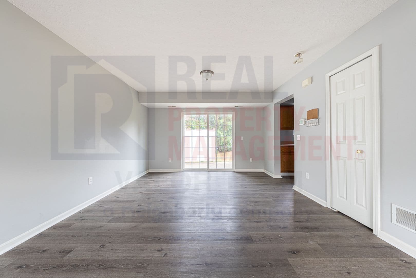 Akron House: 345 Teal Cir,