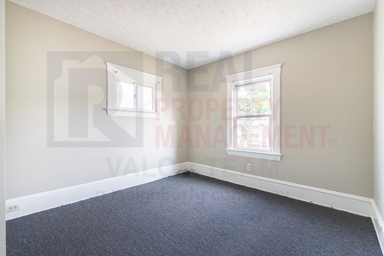 Cleveland House: 13705 Beachwood Ave,