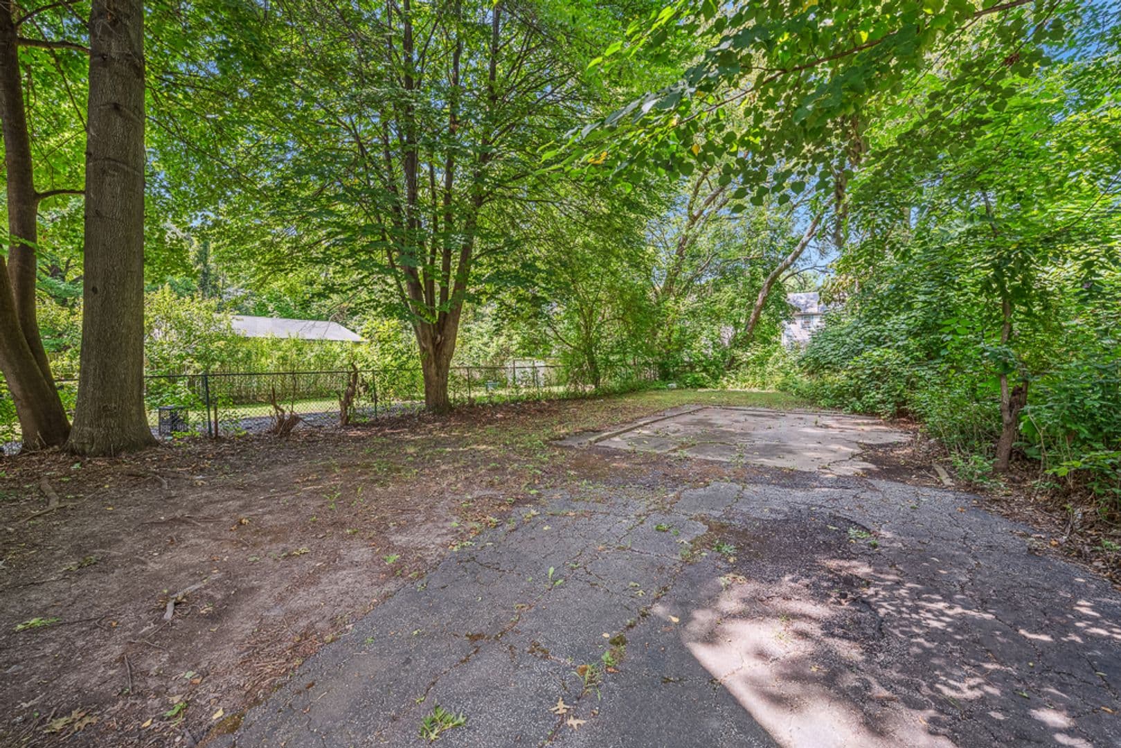 Cleveland House: 10613 Avon Ave,