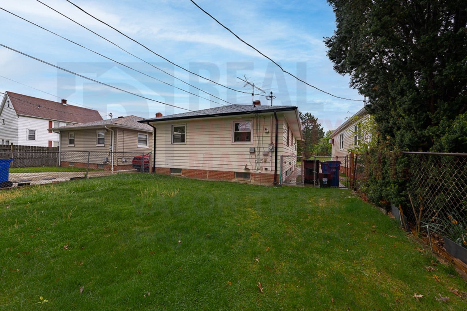 Cleveland House: 1522 E 172nd St,