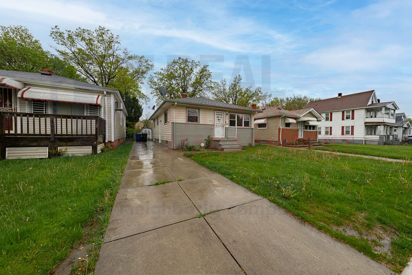 Cleveland House: 1522 E 172nd St,