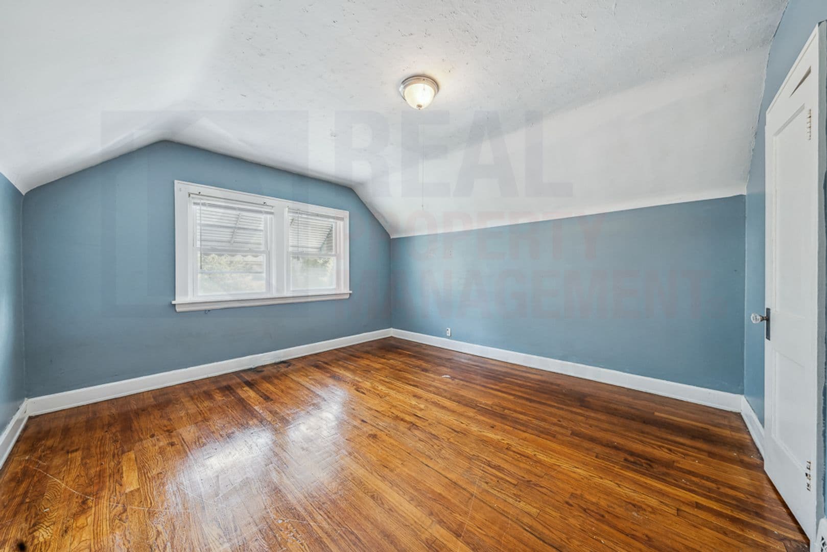 Cleveland House: 10613 Avon Ave,