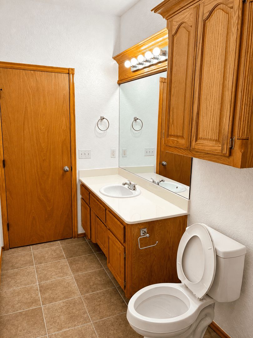 Del City Apartment: Woodring ~ B ~