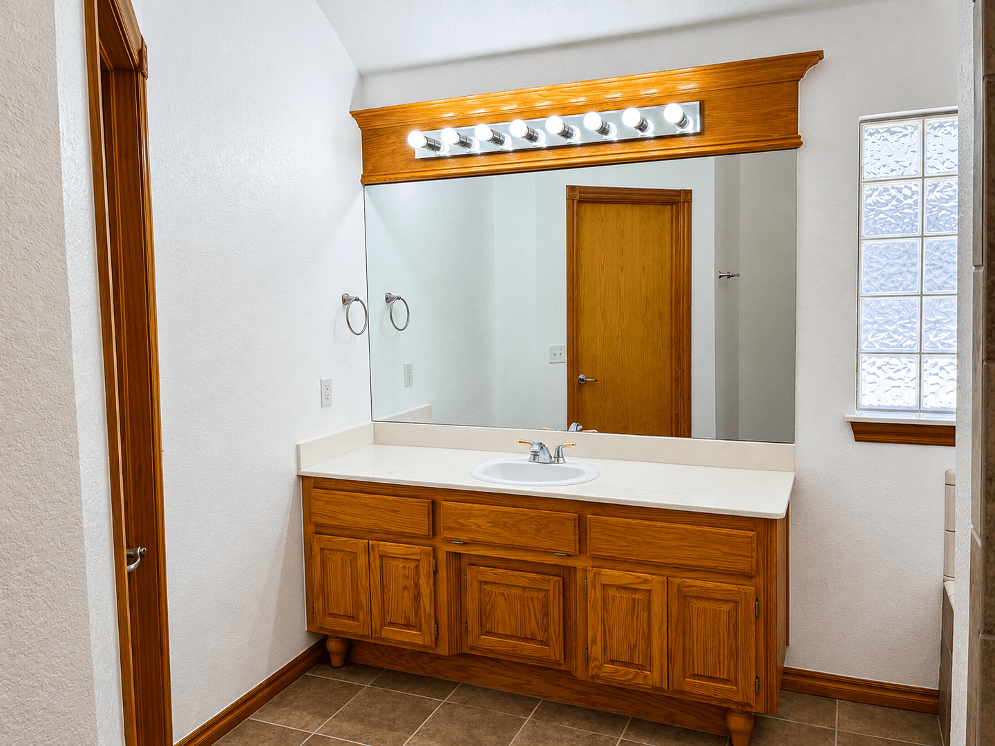 Del City Apartment: Woodring ~ B ~
