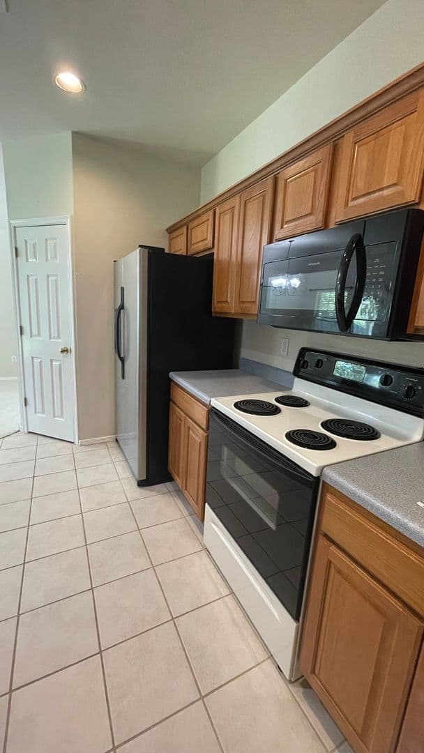 Broken Arrow House: 19910 E 46th St S