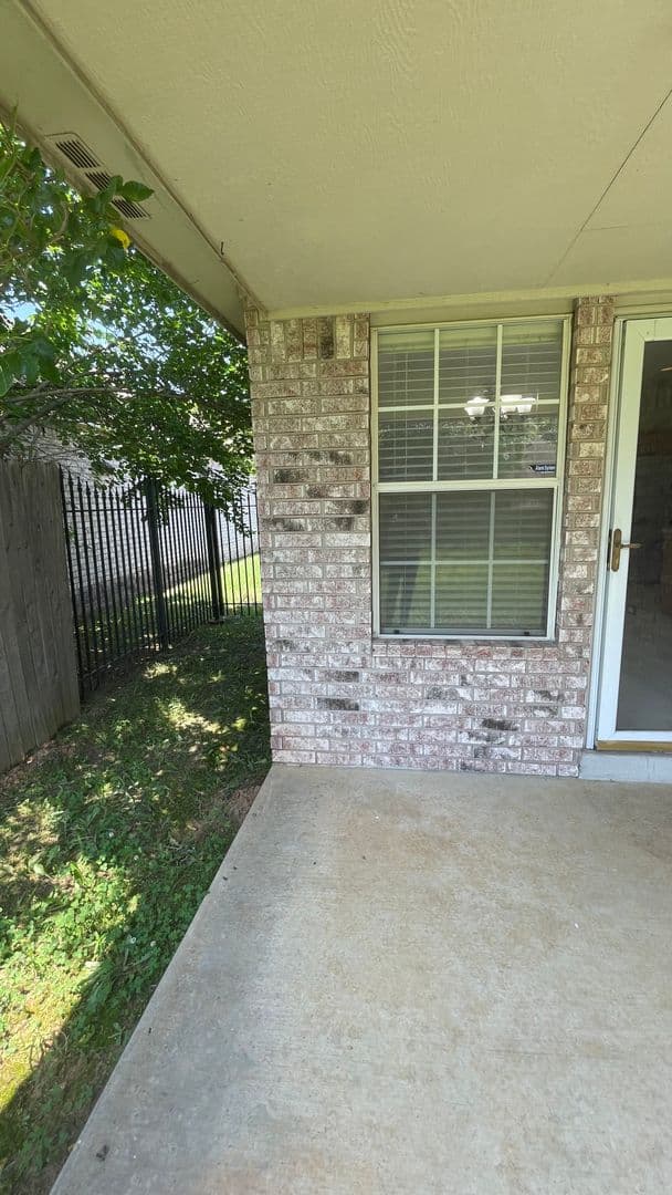 Broken Arrow House: 19910 E 46th St S