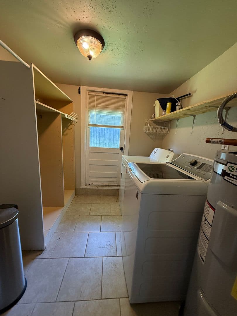 Tulsa House: 209 S Quebec Ave