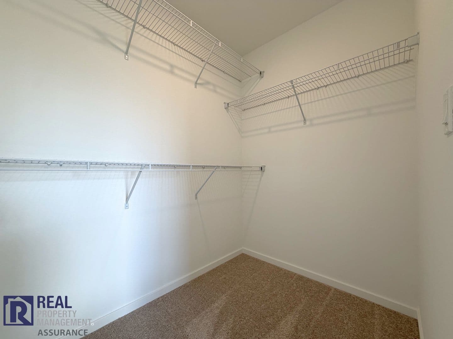 Woodburn Townhome: 521 Upland Ave