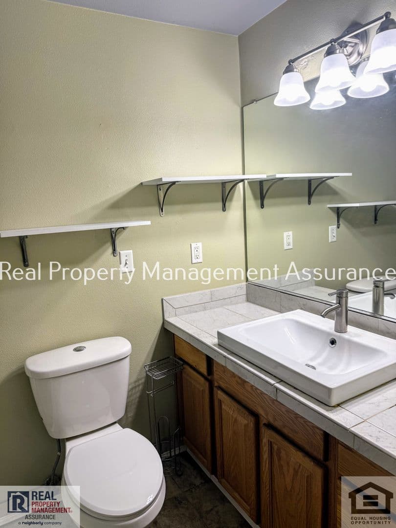 Hillsboro House: 2383 SE 61st Ln