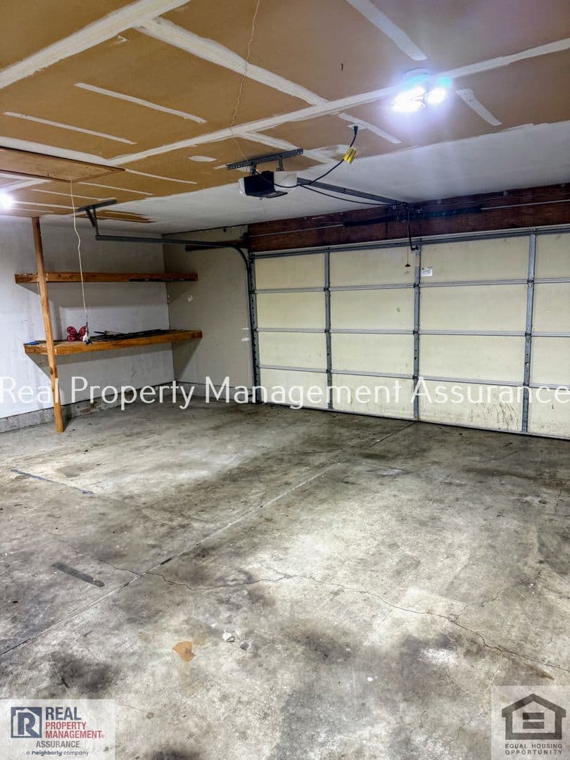 Hillsboro House: 2383 SE 61st Ln