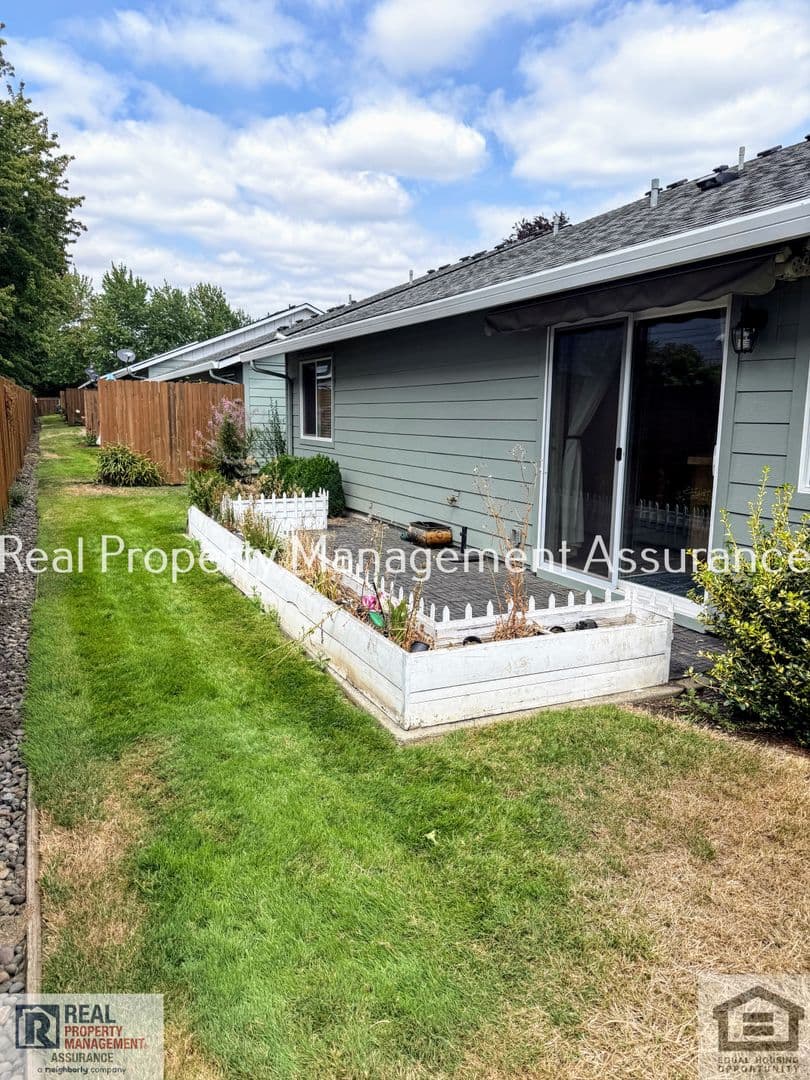 Hillsboro House: 2383 SE 61st Ln