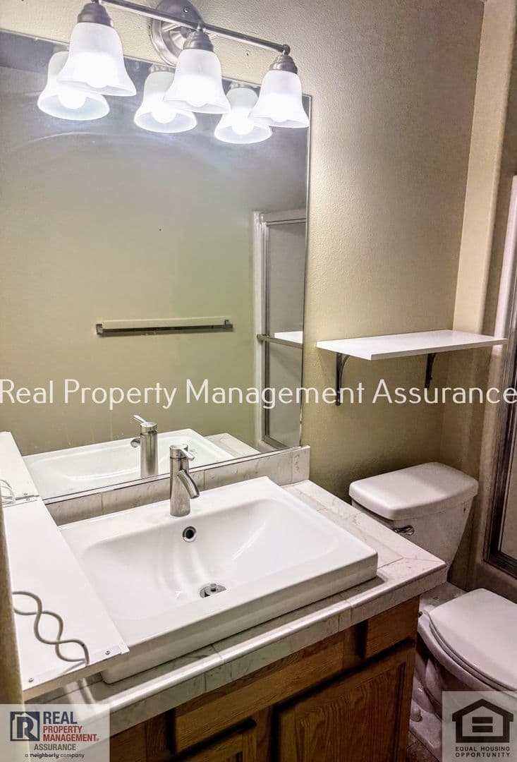 Hillsboro House: 2383 SE 61st Ln